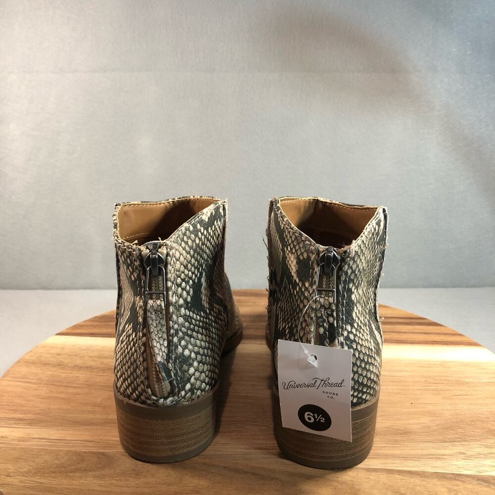 NWT Universal Thread Emma Faux Snake Skin Bootie Women Size 6.5 Heel Zipper - Picture 3 of 6